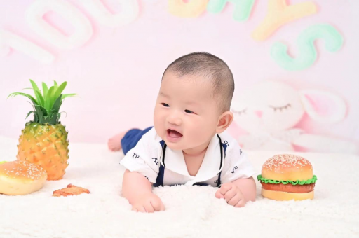 中国台湾宝宝在妈妈肚子里